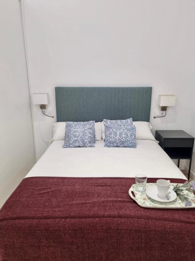 Apartamentos Rg Hospital Valme Севиля Екстериор снимка