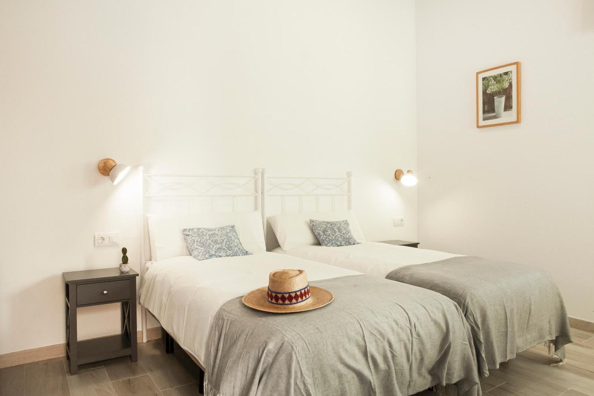 Apartamentos Rg Hospital Valme Севиля Екстериор снимка