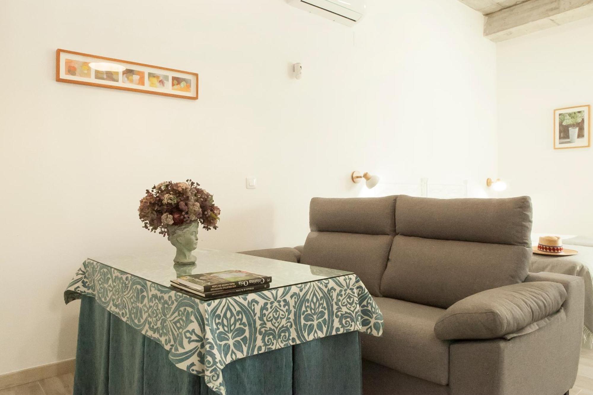 Apartamentos Rg Hospital Valme Севиля Екстериор снимка