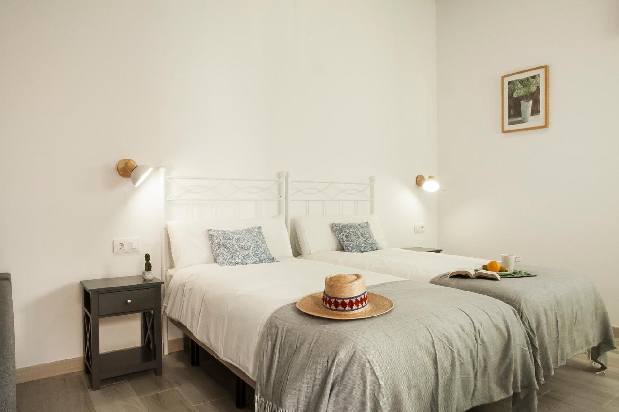 Apartamentos Rg Hospital Valme Севиля Екстериор снимка