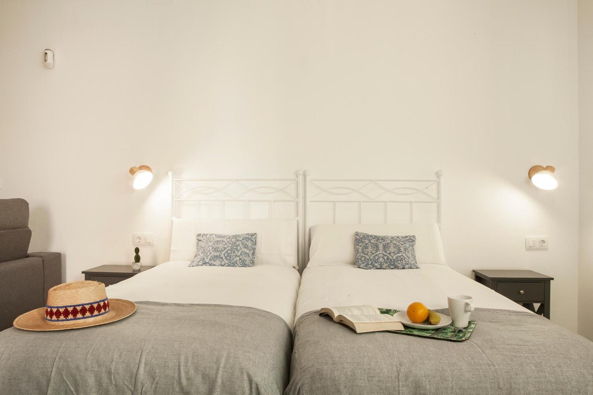 Apartamentos Rg Hospital Valme Севиля Екстериор снимка
