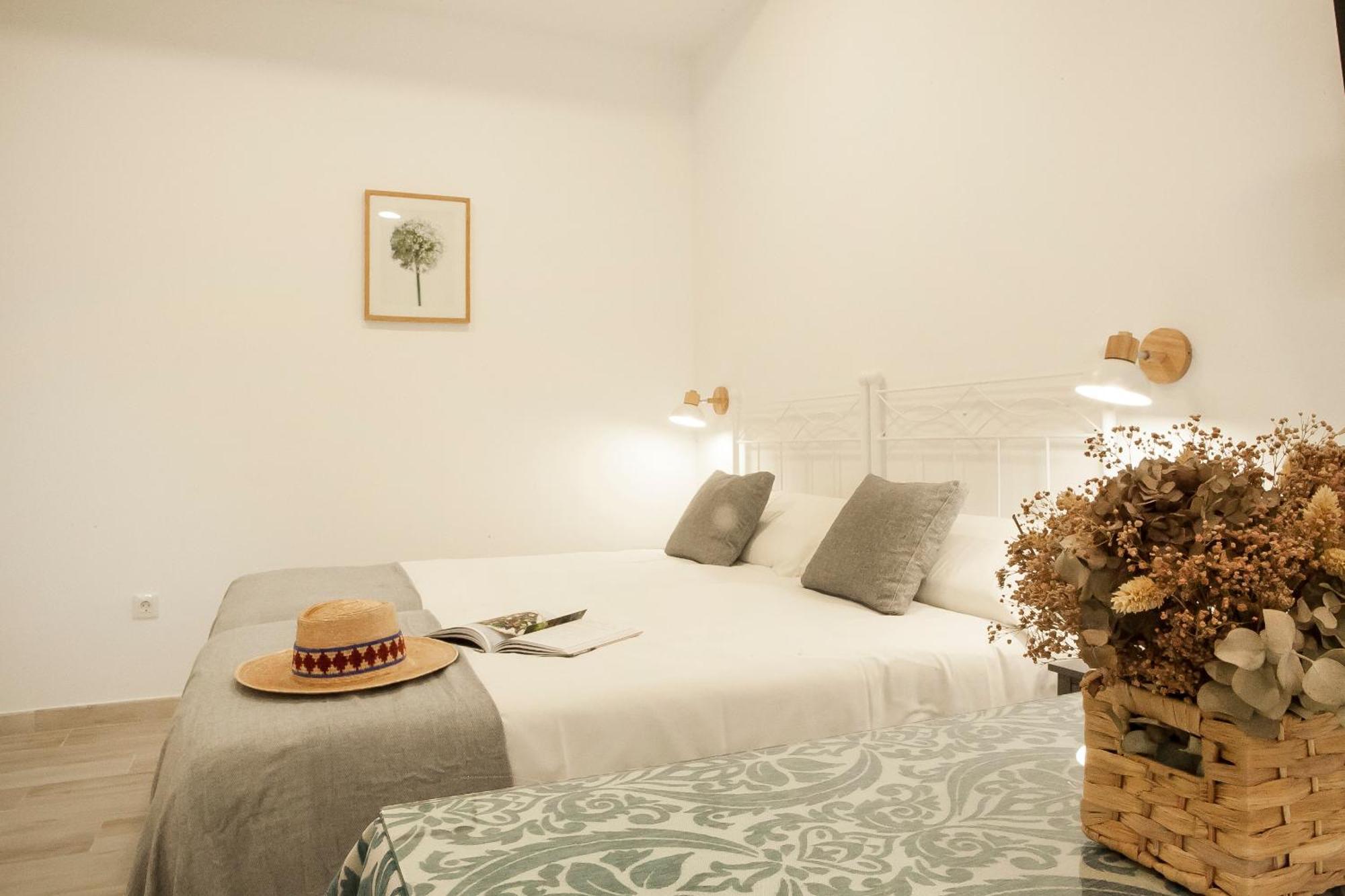 Apartamentos Rg Hospital Valme Севиля Екстериор снимка