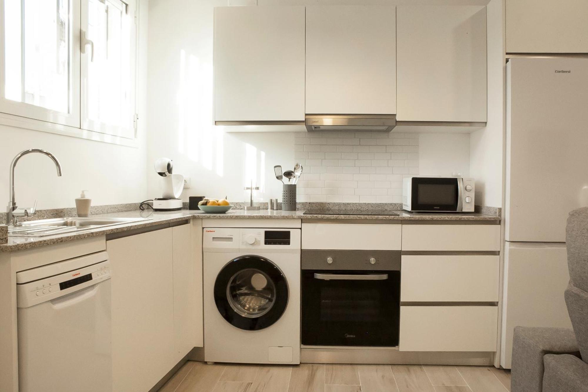 Apartamentos Rg Hospital Valme Севиля Екстериор снимка