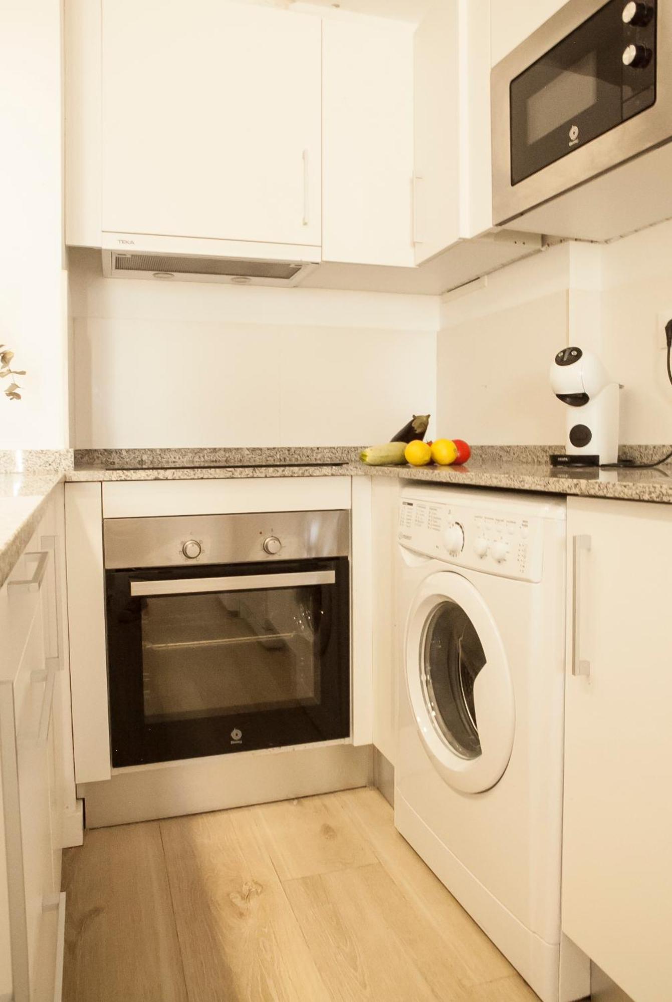 Apartamentos Rg Hospital Valme Севиля Екстериор снимка