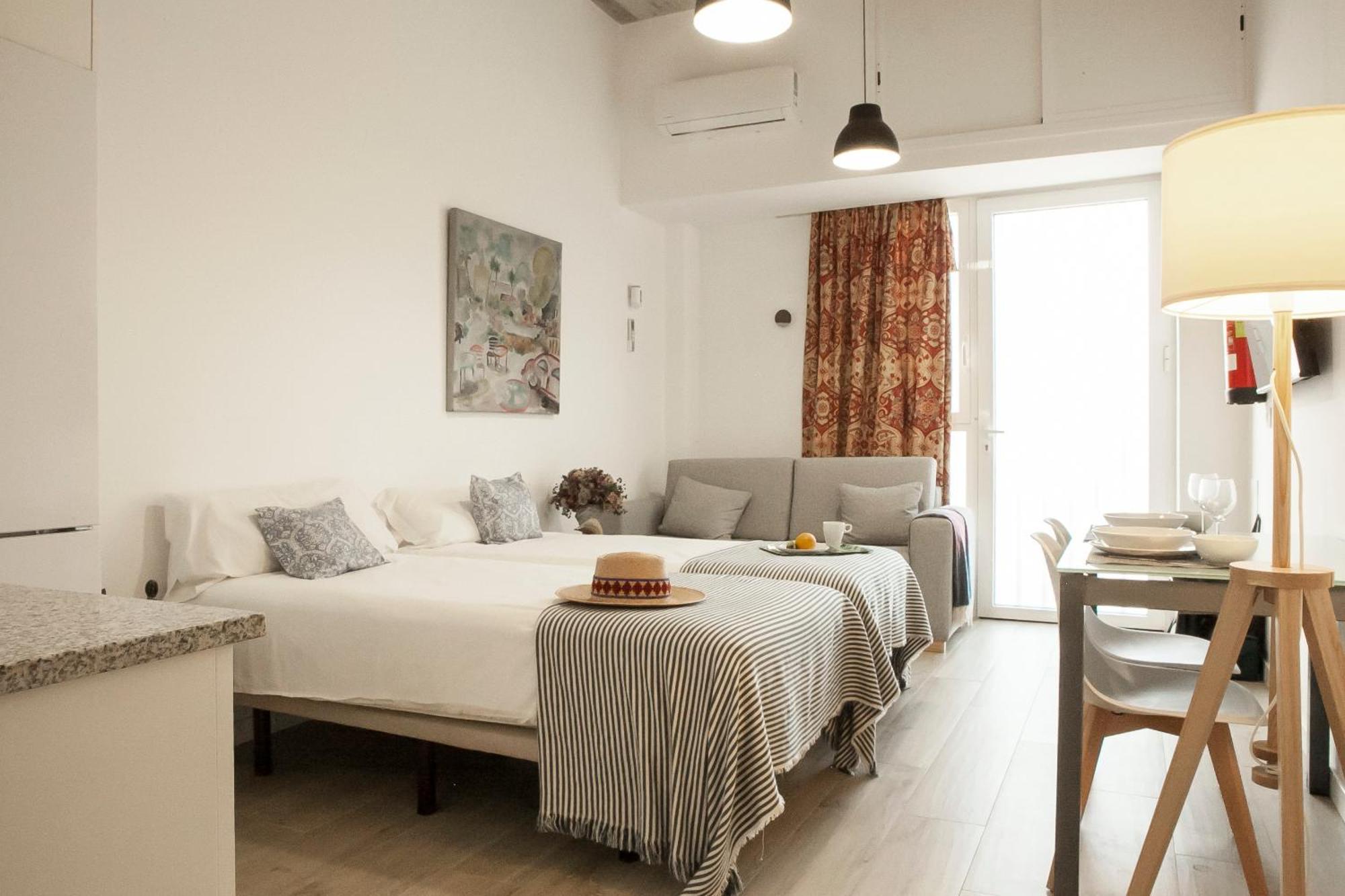 Apartamentos Rg Hospital Valme Севиля Екстериор снимка